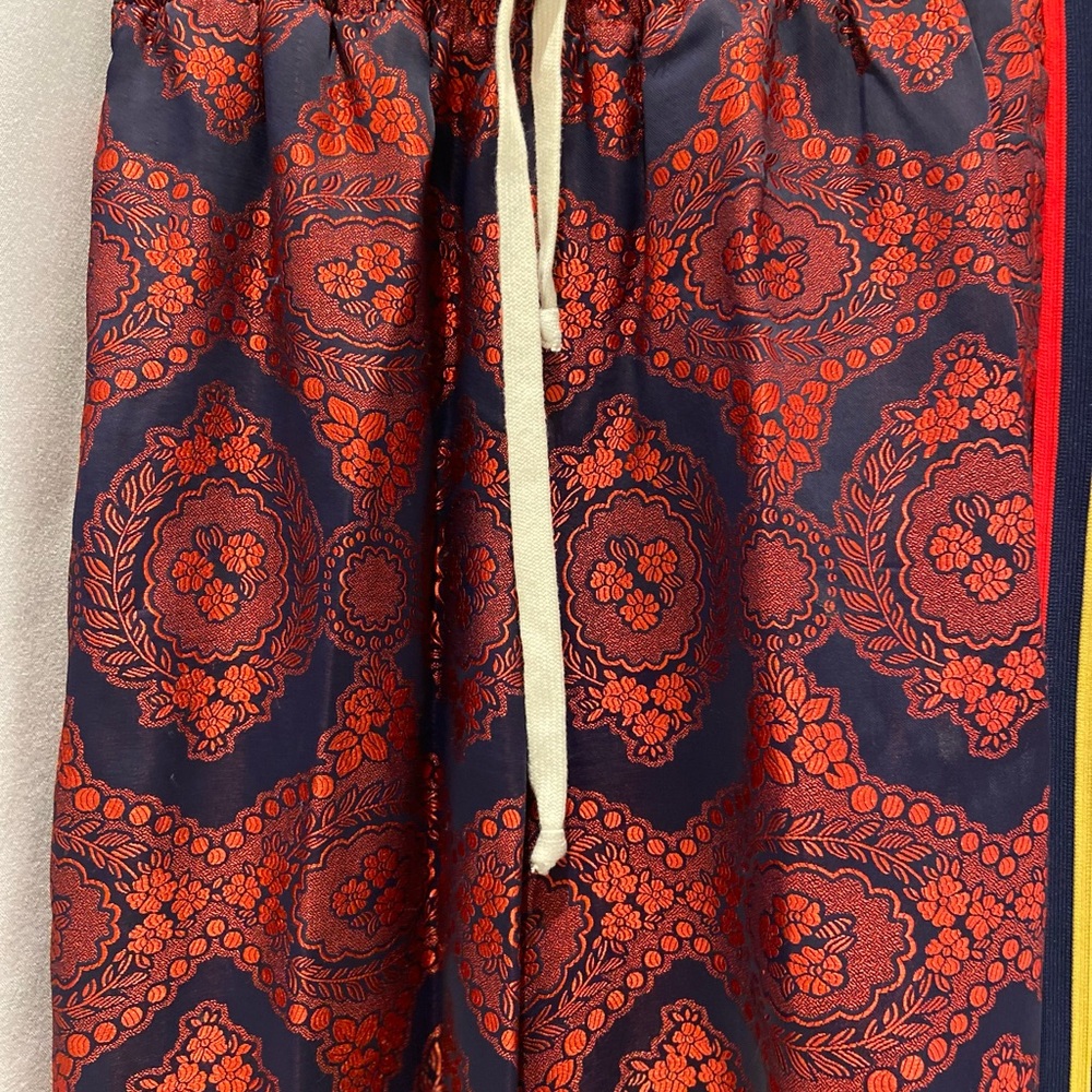 Gucci women’s harem style GG icon logo and dual texture like print